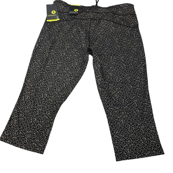 Xersion Women’s Activewear Performance Fit Capri Size XL Average MSRP: $44 - Picture 1 of 16